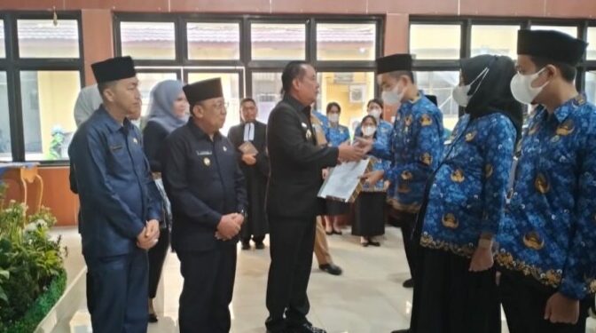 Bupati Kabupaten Lahat Melantik Ratusan Pejabat Fungsional Bidang Kesehatan
