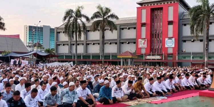 Ribuan Napi Lapas Narkotika Kelas II A Jakarta Menjalankan Sholat Idul Adha 1444
