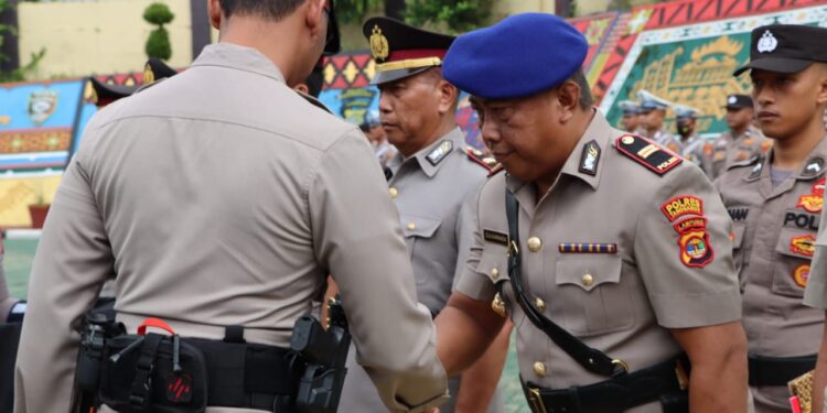 Polres Tanggamus Serah Terima Dua Jabatan Kapolsek dan Pengukuhan Kasat Polair