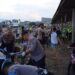 Anggota Polresta dan Sat Brimobda Lampung Bersih Sampah di Pantai Sukaraja