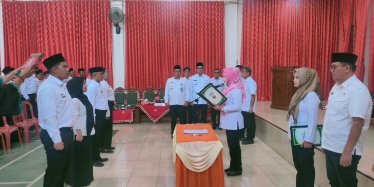 Bupati Tanggamus Melantik  Jabatan Fungsional Ratusan Guru