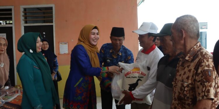 Ratusan Warga Korban Angin Puting Beliung di Kec. Abung Semuli  Dapat Bantua Sembako