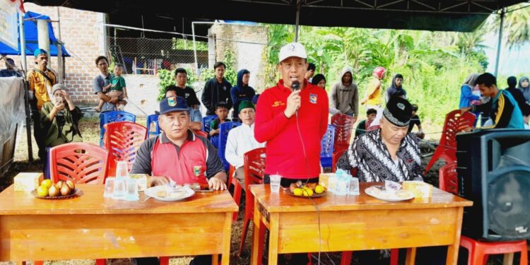 Plt Kadis Kominfo Kabupeten Tanggamus Membuka Turnamen Sepak Bola Mini di Pekon Terbaya