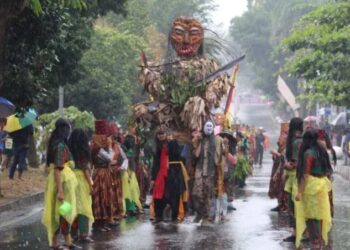 Tradisi Budaya Lampung Meriahkan Pawai Krakatau Festival Tahun 2023