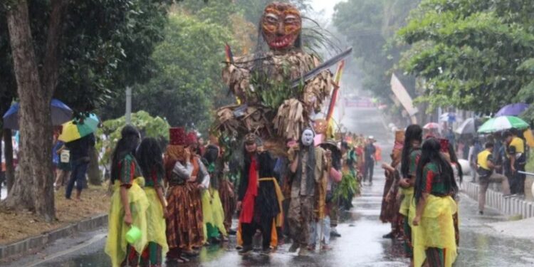 Tradisi Budaya Lampung Meriahkan Pawai Krakatau Festival Tahun 2023