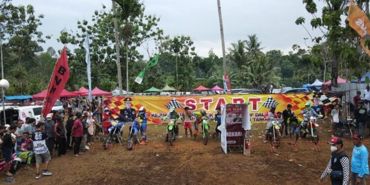 Kapolres Tutup Perlombaan Grastrack di Sirkuit Family Kabupaten Tanggamus