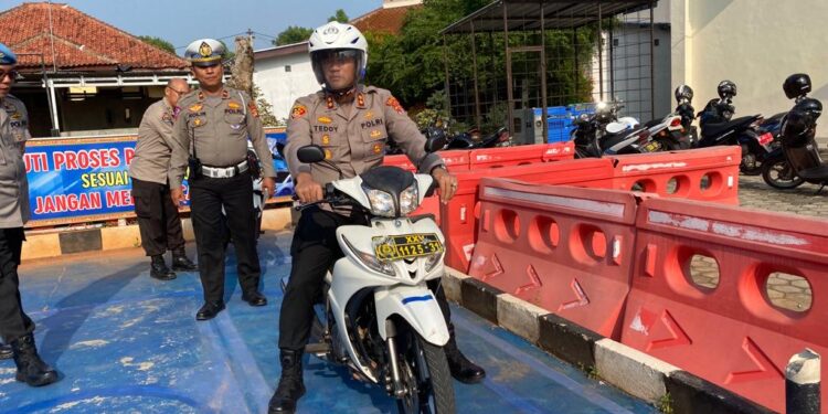 Polres Lampung Utara Berlakukan Ujian Praktek Pemohon SIM C Baru