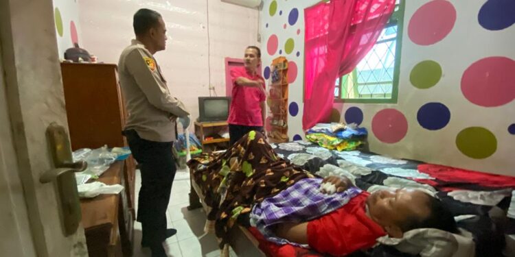 Kapolres Lampung Utara Kujungi  Korban Pengeroyokan di Kawasan Register 46 HTI