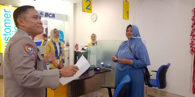 Aiptu Mauladi Sosok Anggota Polres Lampung Utara Jujur Temukan Uang di Mesin ATM Kembalikan Ke- Pemiliknya