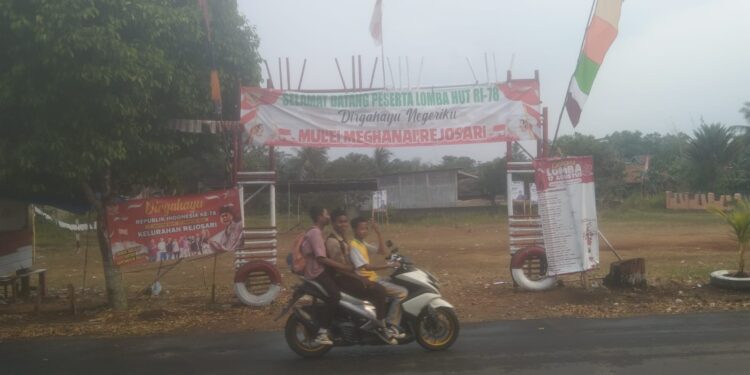 Acara Penutupan Kegiatan HUT Kemerdekaan RI ke-78 Lingkungan 1 Kelurahan Rejosari, Lampung Utara, Adakan Gebyar Jalan Sehat