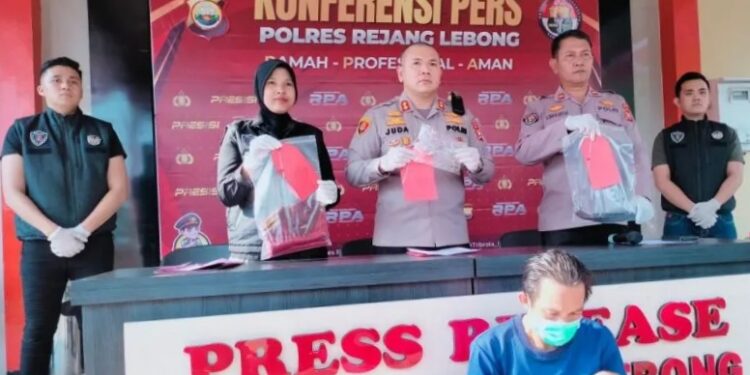Pelaku Penganiaya Seorang Guru SMA Hingga Mengalami Kebutaan Menyerahkan Diri Ke- Polres Rejang Lebong