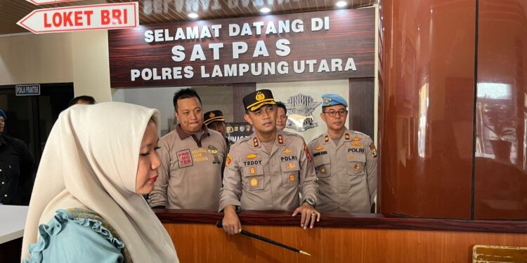 Kapolres Lampung Utara Lakukan Pengecekan  Ruangan Pelayanan SIM, SPKT dan SKCK