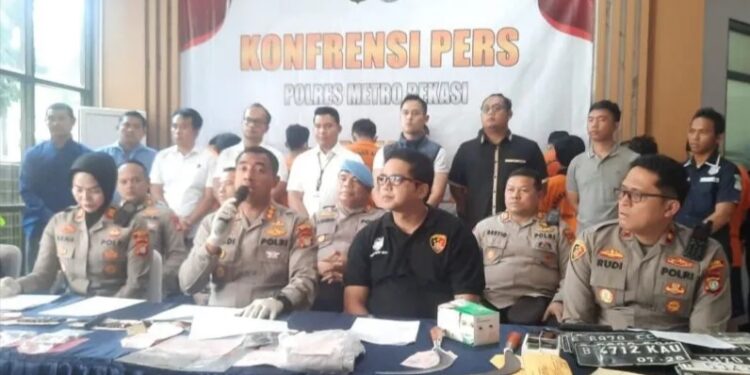Anggota Polres Bekasi Tangkap Dua Orang Residivis Pelaku Pencuri Uang Modus Ganjal ATM