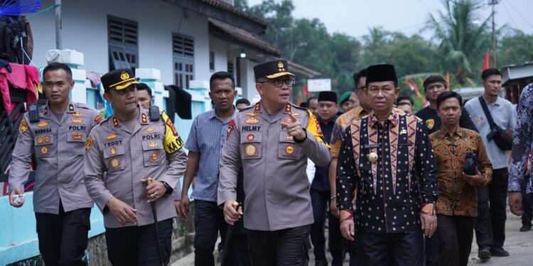 Kapolda Lampung Irjen Pol. Helmy Santika  Kunjungi Kampung Tangguh Bebas Dari Narkoba di Lampung Utara