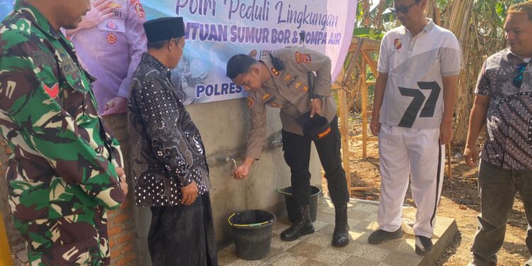Peduli Lingkungan Dampak Kemarau, Polres Lampung Utara Salurkan Bantuan Sumur Bor dan Pompa Air ke Masyarkat