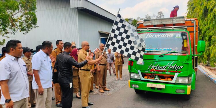 Plh Bupati Tanggamus Launching Penyaluran Bantuan Beras Bulog Ke- Masyarakat