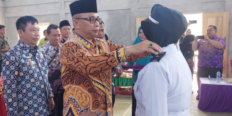Plh Bupati Tanggamus Melantik Sejumlah Pejabat  Kepala Pekon