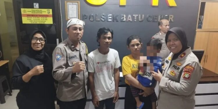 Polres Tangerang Serahkan Seorang Balita Korban Penculikan ke- Orang Tua