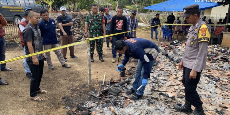 Seorang Warga Tewas Dalam Rumah Saat Rumahnya Terbakar