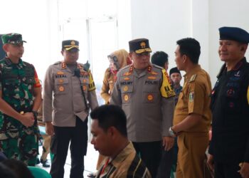 Kapolda Lampung Irjen Pol. Helmy Santika Tinjau TPS Pilkades Serentak di Lampung Timur