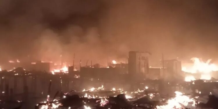 Belasan Rumah Warga di Kawasan Pantai Bastiong Maluku Utara Terbakar