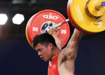 Atlet Angkat Besi Indonesia Raih Emas Pecahkan Rekor Dunia di Asian Games