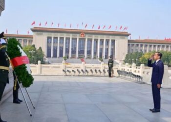 Presiden Jokowi Kunjungi Monumen Pahlawan Rakyat di Beijing