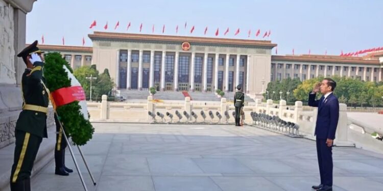 Presiden Jokowi Kunjungi Monumen Pahlawan Rakyat di Beijing
