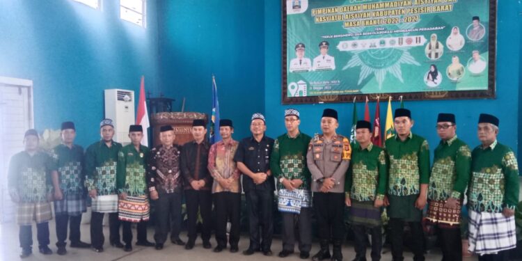 Resmi Dikukuhkan Pimpinan Daerah Muhammadiyah, Aisyiyah dan Nasyiatul Aisyiyah Kabupaten Pesisir Barat