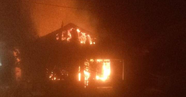 Sebuah Rumah Warga di Kecamatan Abung Tinggi Ludes Terbakar