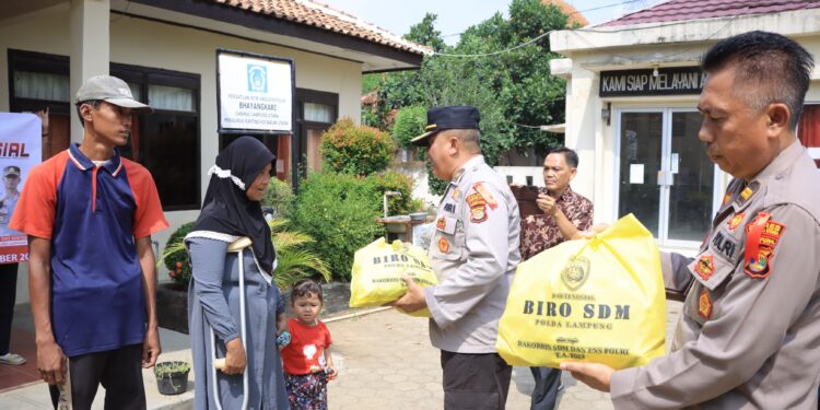 Rakorbin SDM Polri, Polres Lampung Utara Gelar Bansos dan Penanaman Pohon