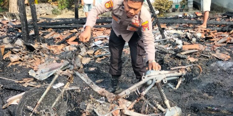 Sebuah Rumah Warga di Kabupaten Tanggamus Ludes Terbakar