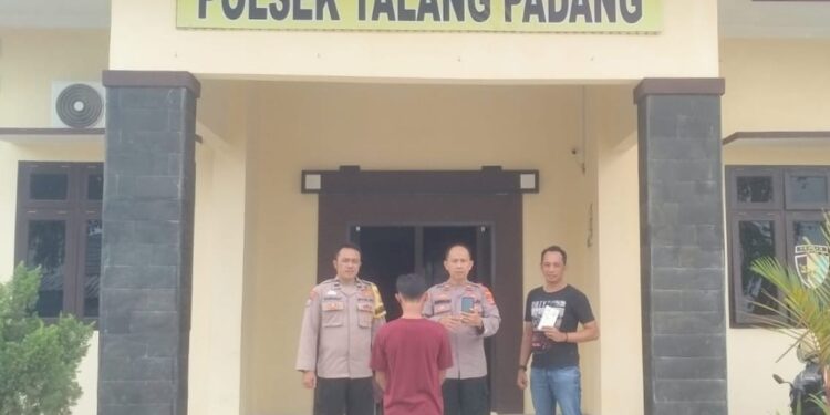 Seorang Pelaku Penadah Barang Curian HP di Tangkap Petugas Polsek Talang Padang