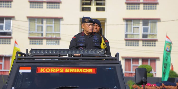 Kapolda Lampung Irjen Pol. Helmy Santika Pimpin Upacara HUT Brimob Ke-78 Tahu 2023