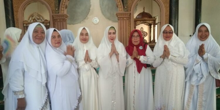 Mantan Bupati Tanggamus Hadiri Pengajian dan Pengukuhan Pengurus Majelis Dzikir Tingkat Kecamatan