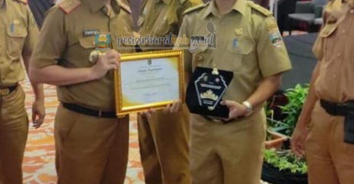 Pemkab Pesibar Dapatkan Penghargaan Tingkat Propinsi Dalam Penyerapan Produk Dalam Negeri