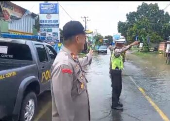 Petugas Amankan Sejumlah Lokasi Dampak Banjir di Kabupaten Pesisir Barat