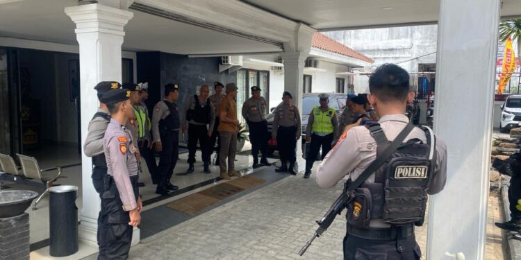 Polda Lampung Lakukan Pengamanan KPU Dan Bawaslu Dalam Cipta Kondusif Jelang Pemilu