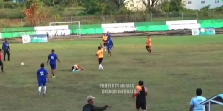Bupati Halmahera Selatan Meninggal Dunia Saat Bermain Bola Bersama Wartawan