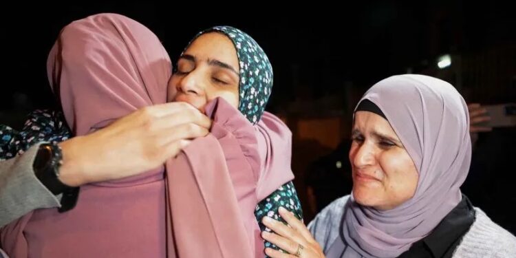 Hari Pertama Jedah Kemanusiaan Sejumlah Truk Bantuan Tiba di Gaza Utara