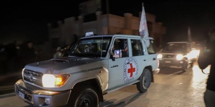 Warga Palestina Manfaatkan Jeda Kemanusiaan Untuk Ziarah Ke-Makam Keluarganya Tewas Serangan Israel