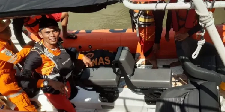 Tim SAR Perluas Area Upaya Pencarian Korban Banjir Ke- Perairan Danau Toba