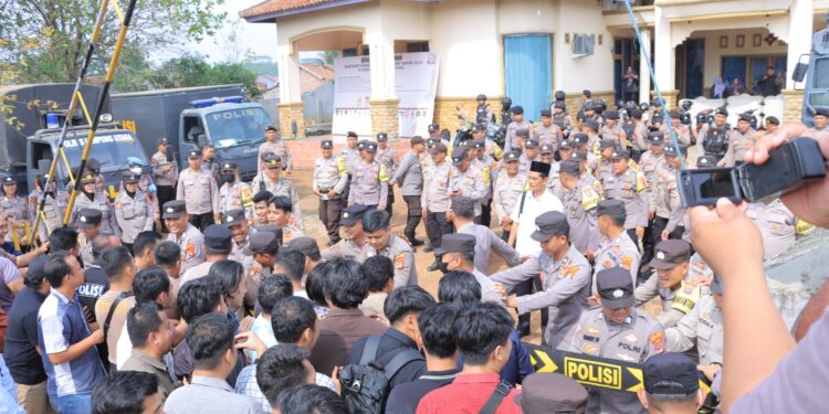 Polres Lampura Gelar Simulasi Pengaman Unjuk Rasa di Kantor KPU dan Bawaslu
