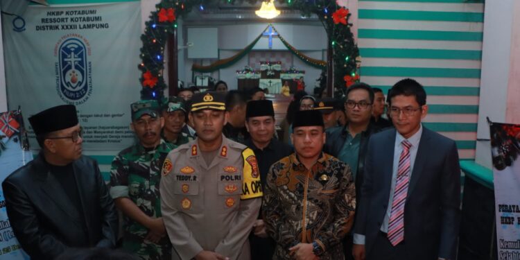 Kapolres Lampura Pantau Pengamanan Perayaan Malam Natal di Sejumlah Tempat Ibadah Gereja
