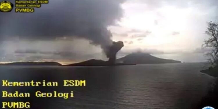 Gunung Anak Krakatau Kembali Meletus Luncurkan Abu Ketinggian Ratusan Meter